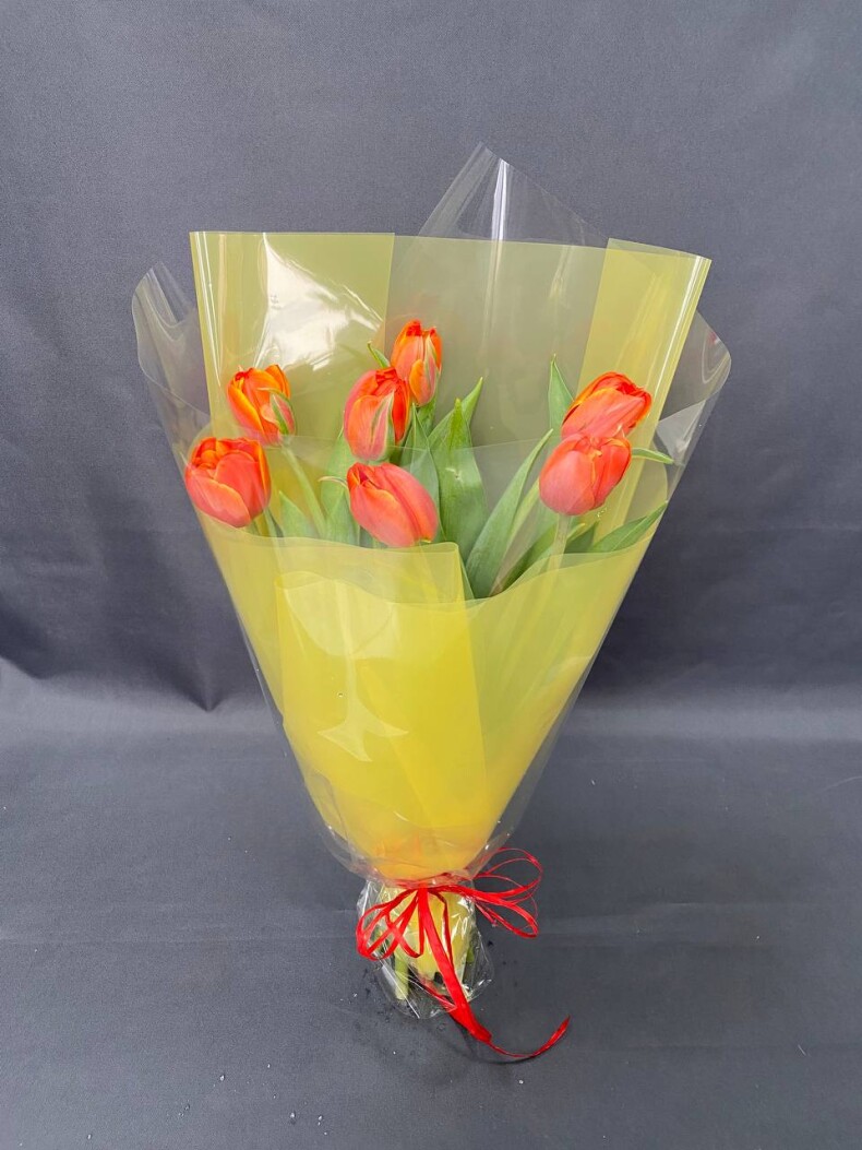 Букет из 7 ярких пионовидных тюльпанов