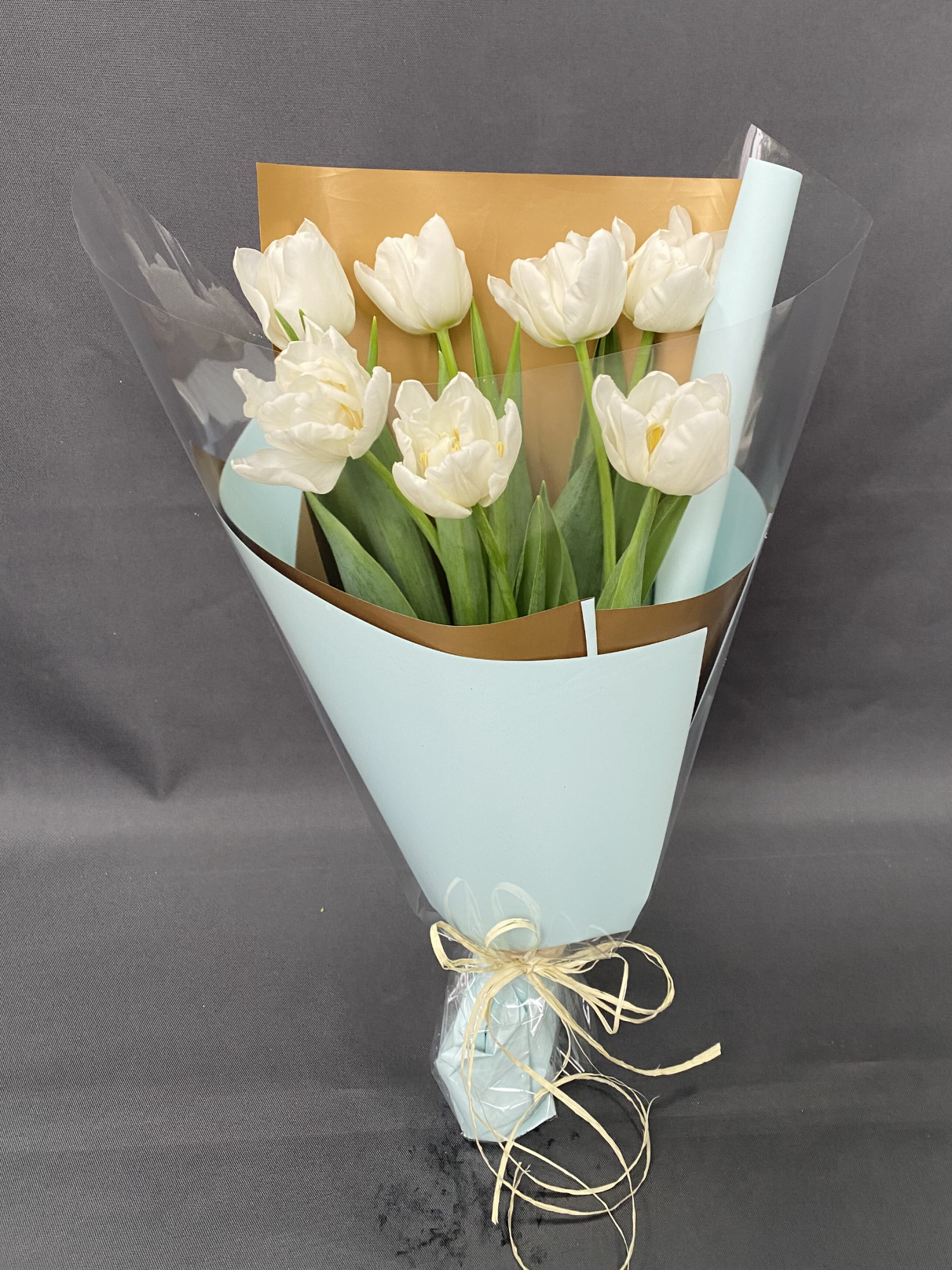 Букет из 7 пионовидных белых тюльпанов